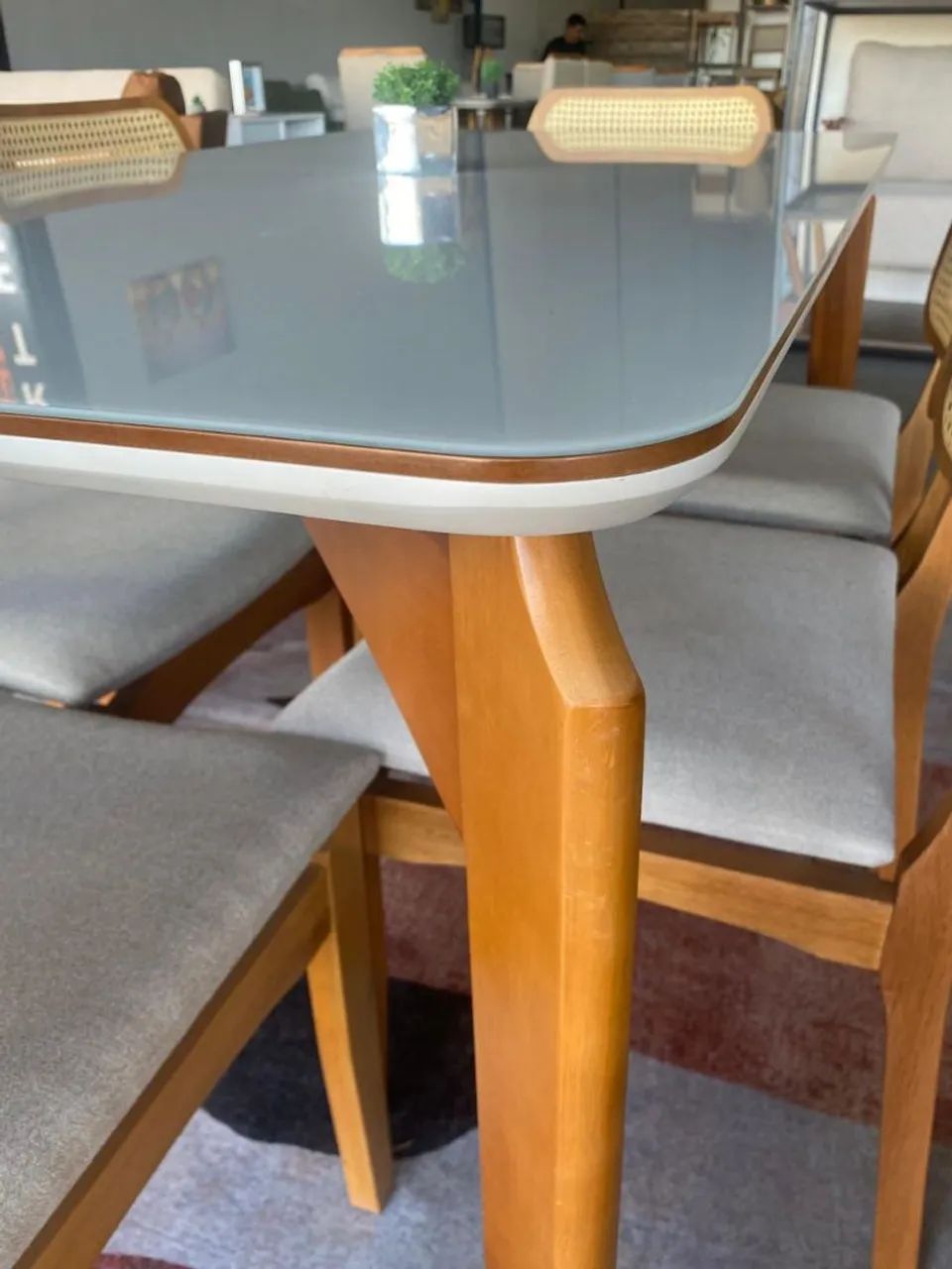 Mesa em madeira com 6 cadeiras em madeira  - Foto 5
