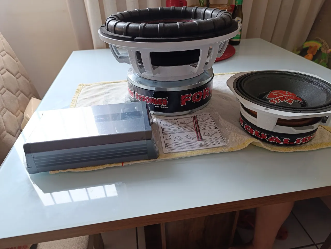 Kit de Som Automotivo Completo - Alto Falantes e Amplificador