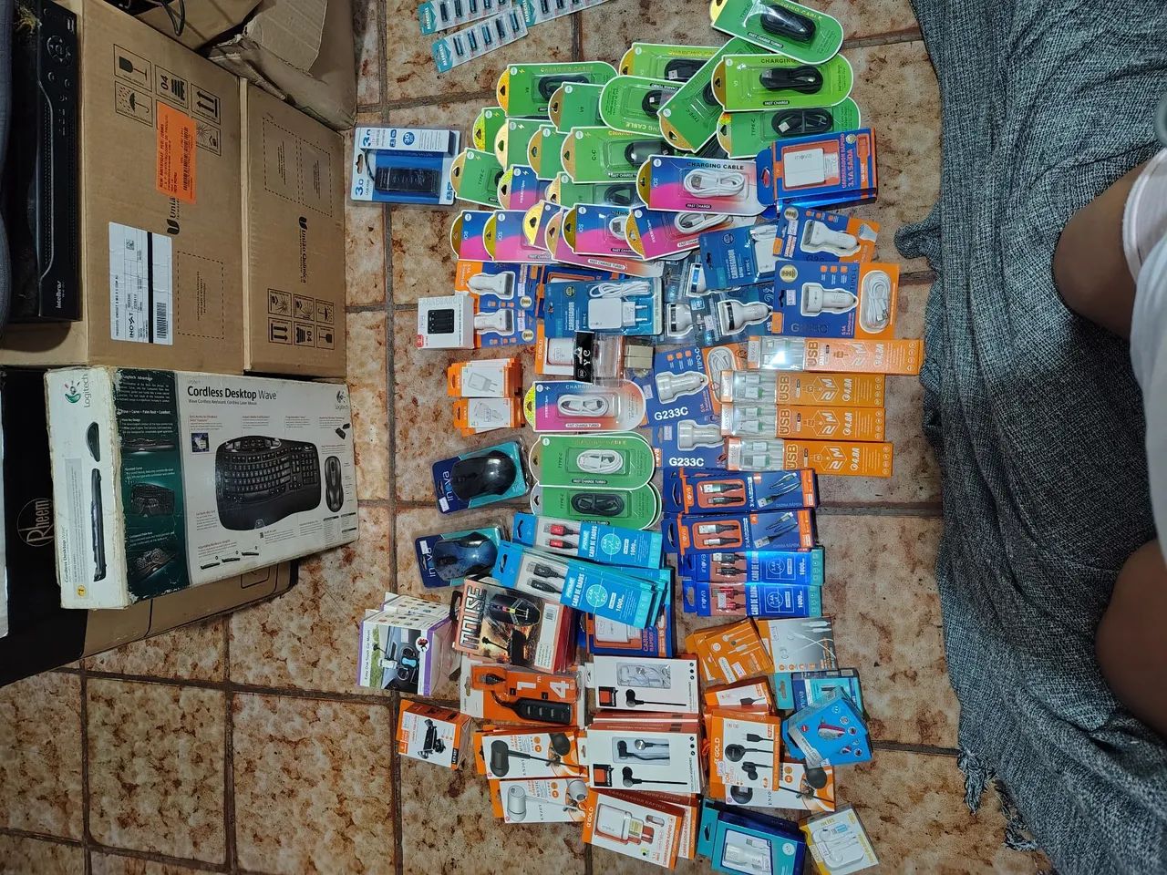 Pacote todo Acessórios para Celular: Carregadores, Cabos e Fones - Foto 2