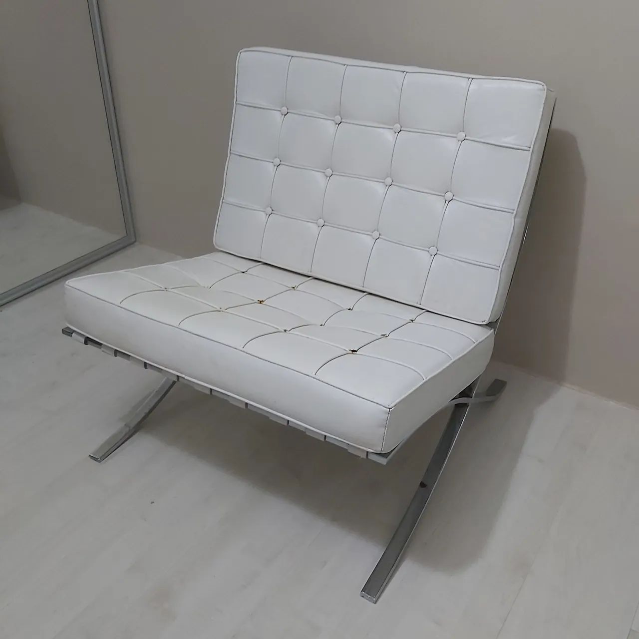 White Barcelona Chair – Classic Design