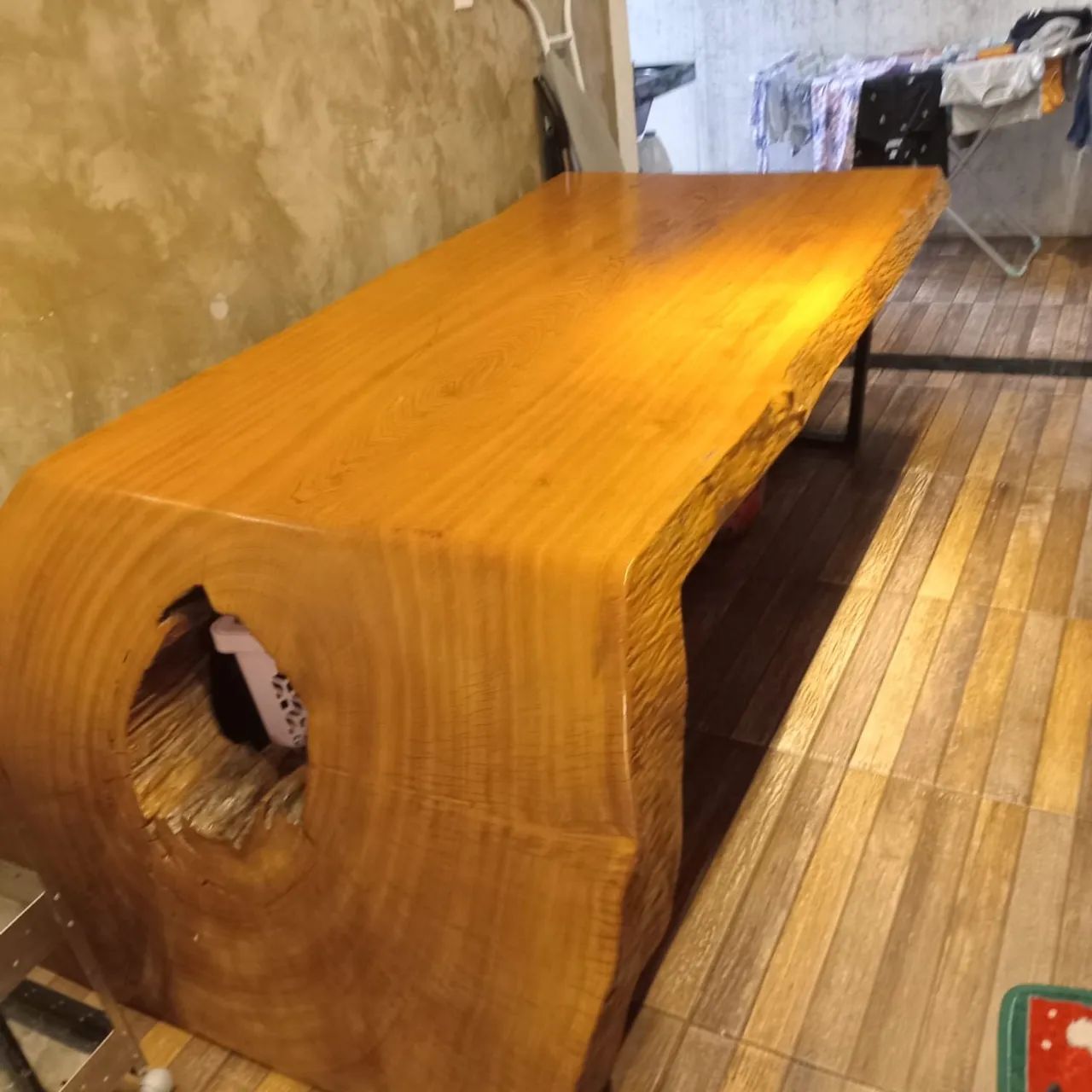 Mesa de madeira rústica 