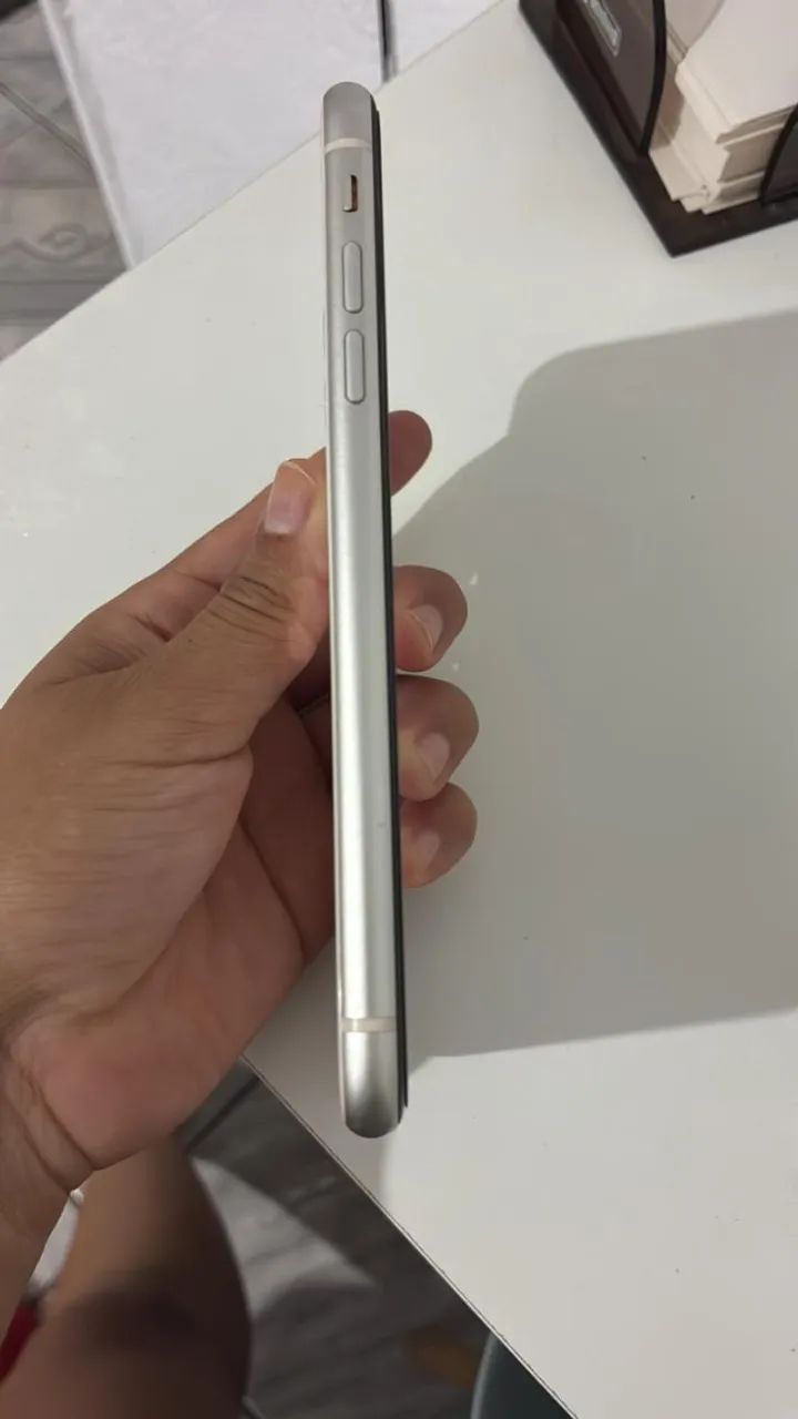 Iphone 11 64gb bateria 75% tudo funciona e nunca aberto. Não faço