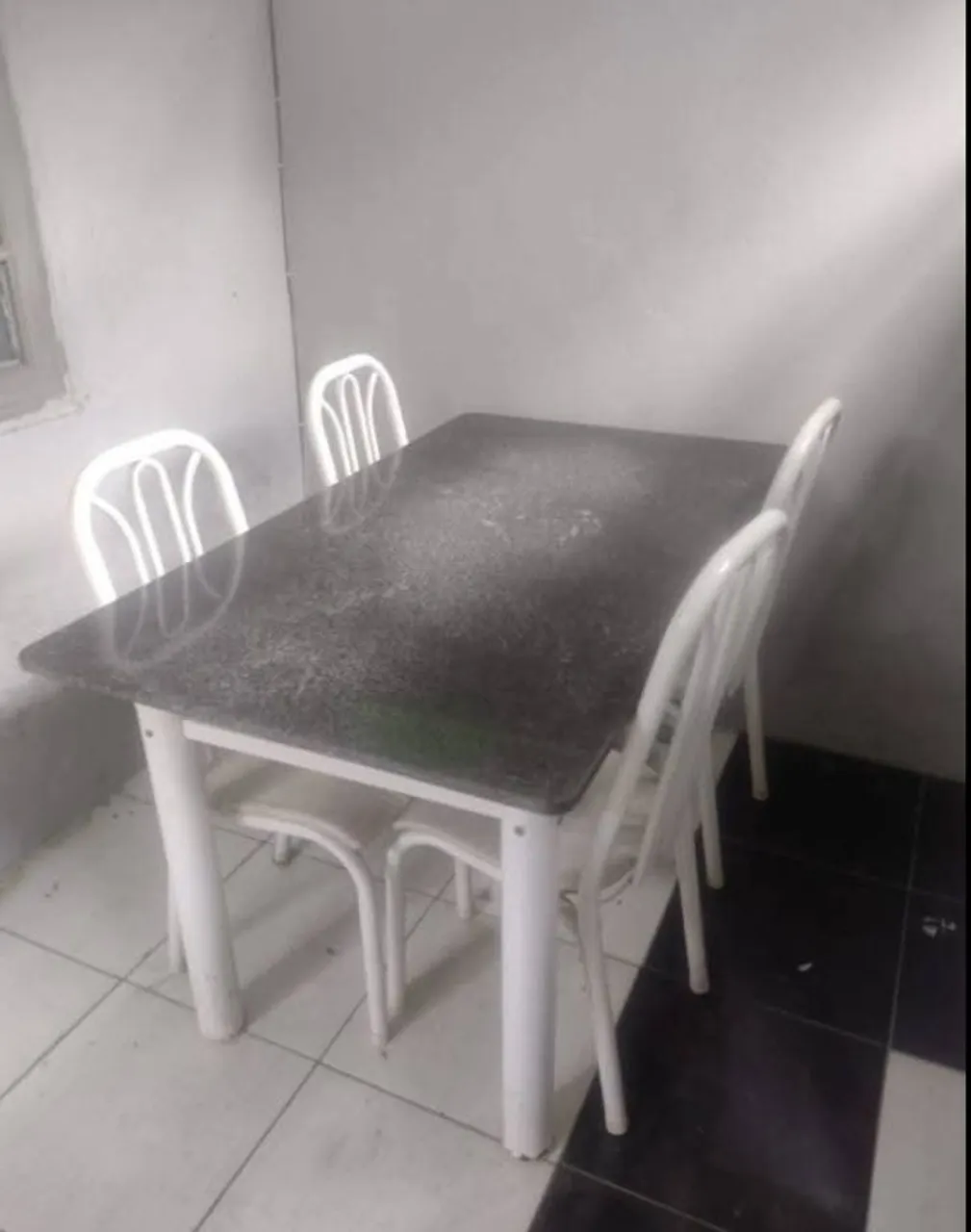 Mesa de Jantar em Granito sem Cadeiras