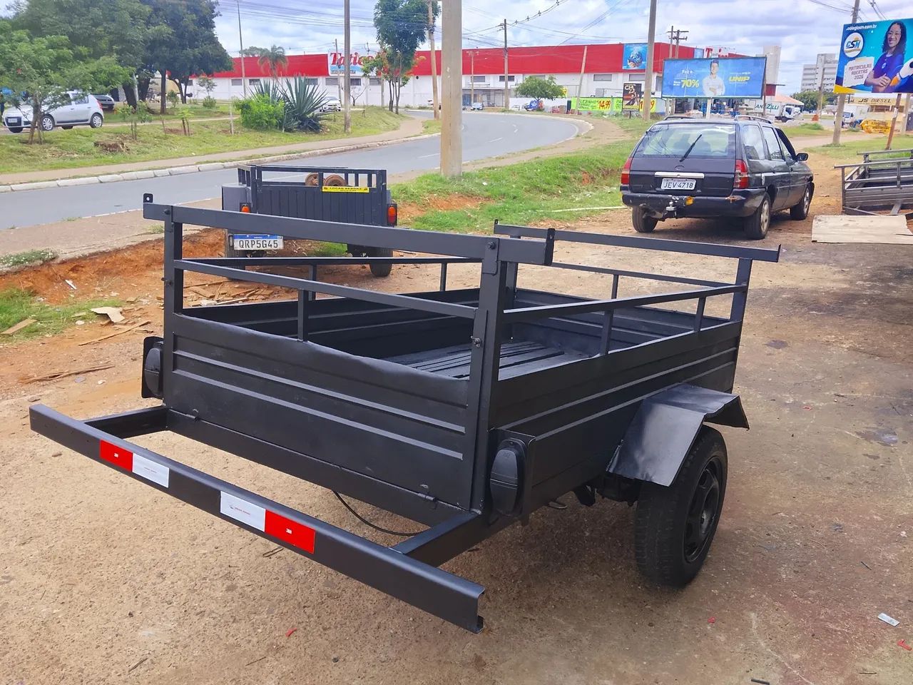 Carreta seminova  ZAP: * emplacada 