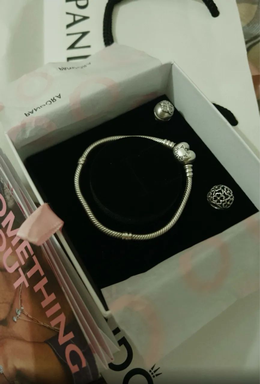 Pulseira Pandora com dois(2) Berloques