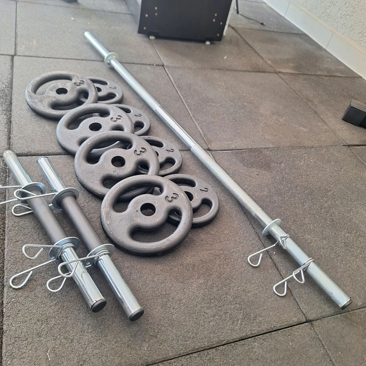 Kit Treino #1 - 20KG Anilhas Pintadas + Barras Musculação Ocas por R$ 299,90 - Foto 3