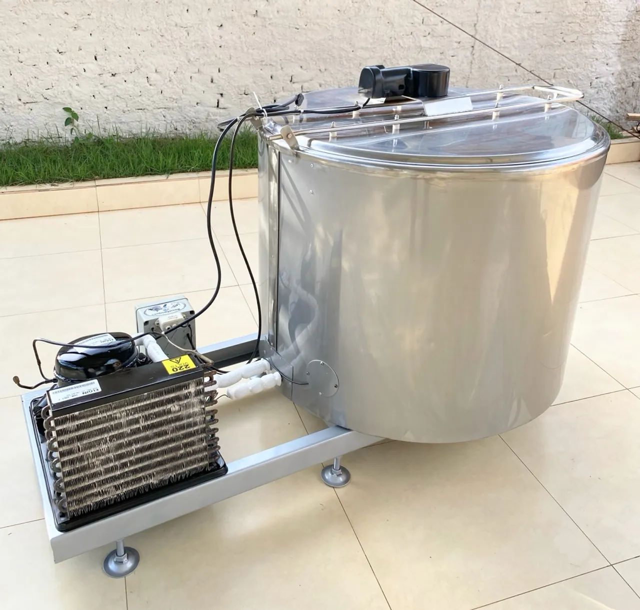 Tanque Inox Revisado Pronto pra uso 300 Litros Refrigeração  Leite 220v - Foto 5