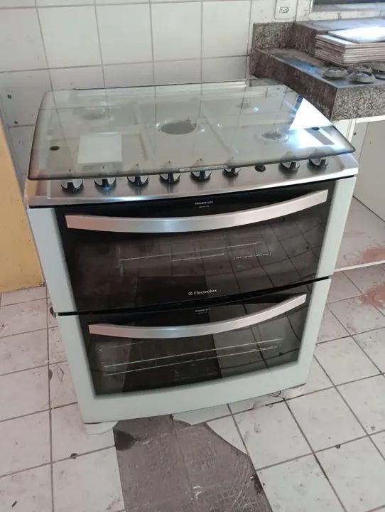 Fogão 4 Bocas Electrolux com Forno Duplo - Semi-Novo