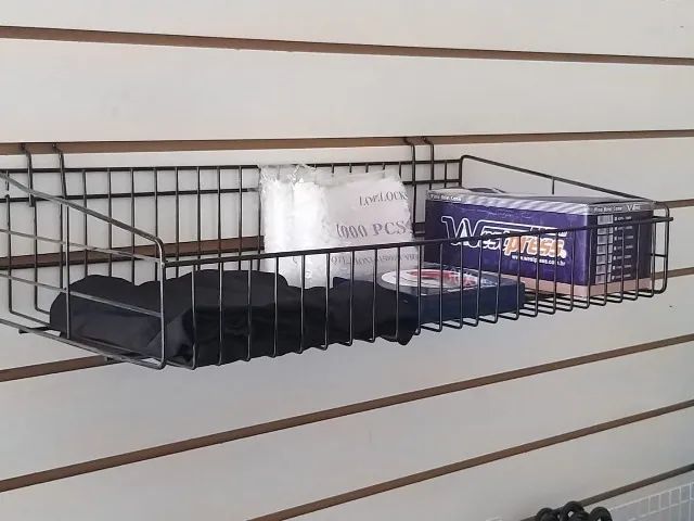 Cesto Expositor Aramado Para Painel Canaletado - Foto 2