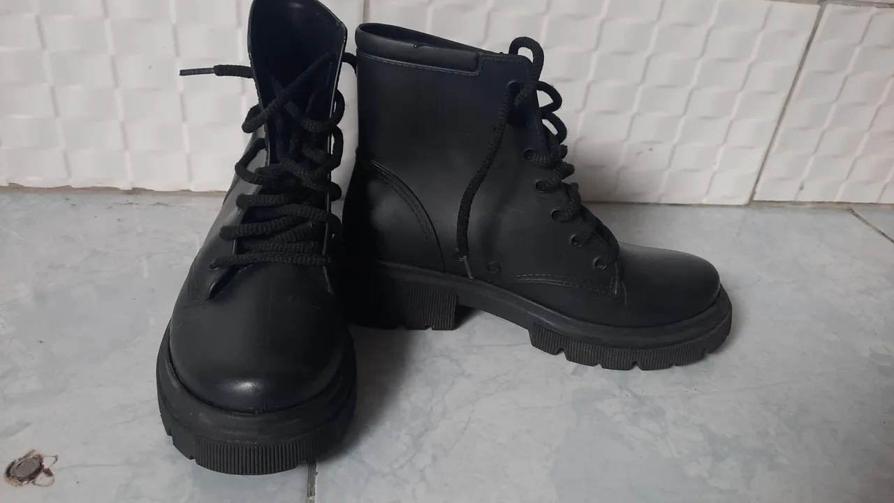 Botas infantis pretas