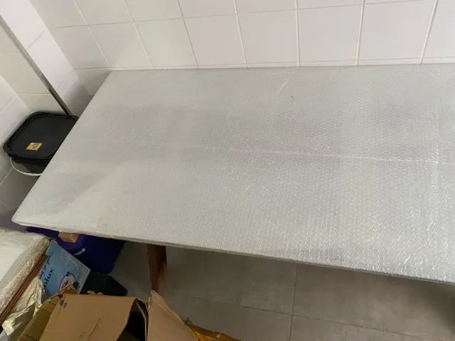 Mesa de vidro e pés de madeira - Foto 3