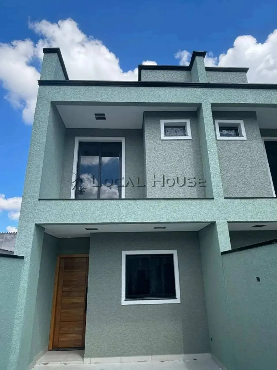 Sobrado à venda em Curitiba, Sítio Cercado, com 3 quartos, 84m²