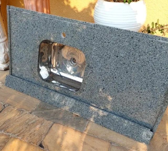 Pia em granito com cuba em inox - Foto 2