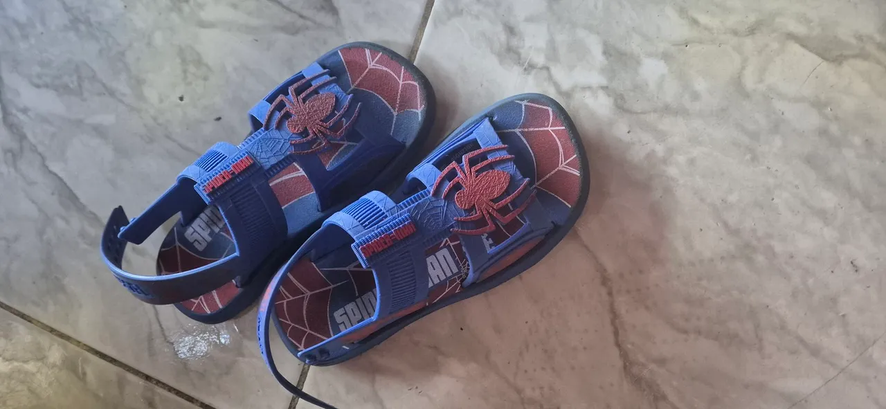 Sandálias do Homem-Aranha para Crianças