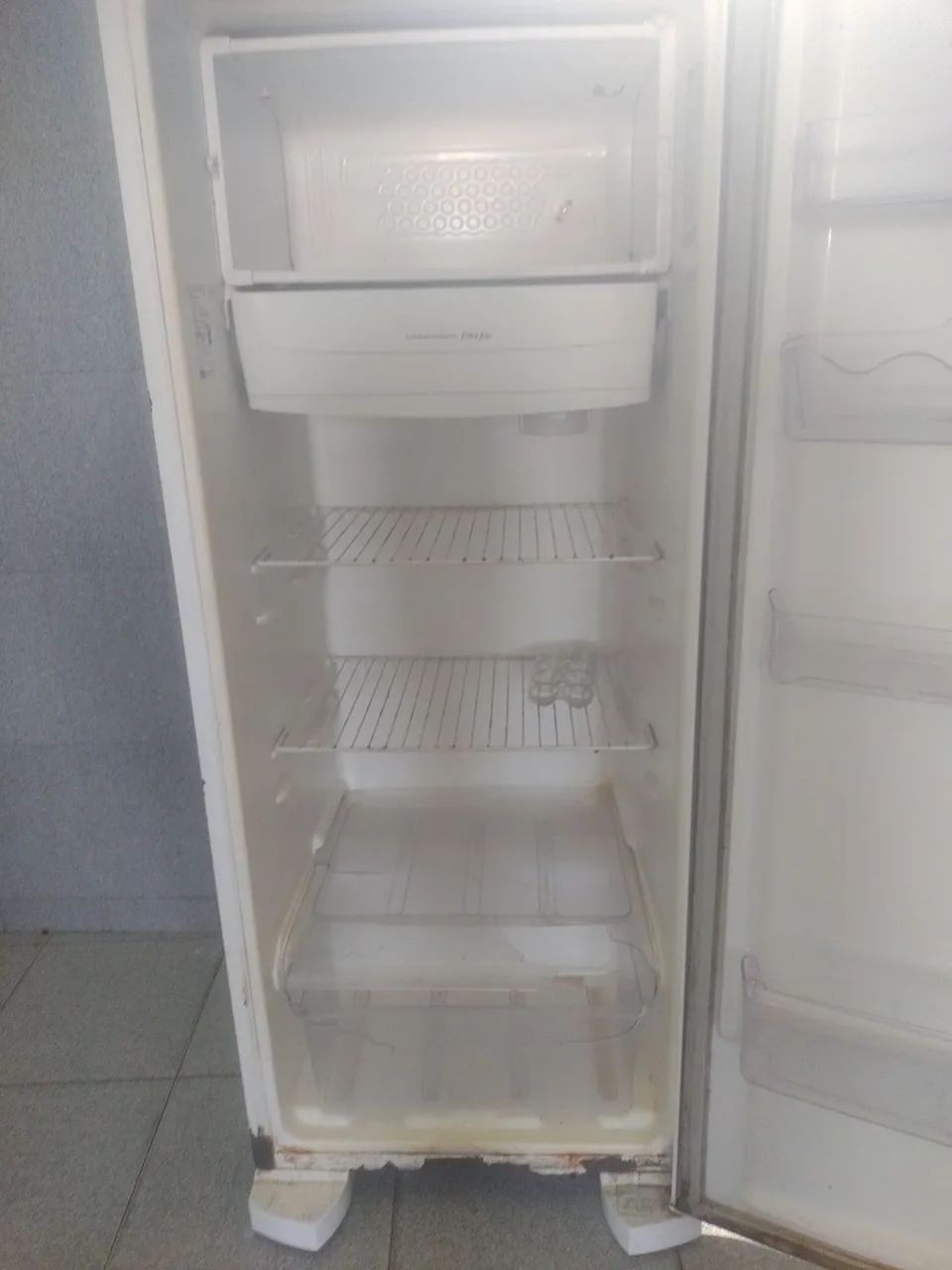 Gadeira Eletrolux Defrost R31 - Foto 2