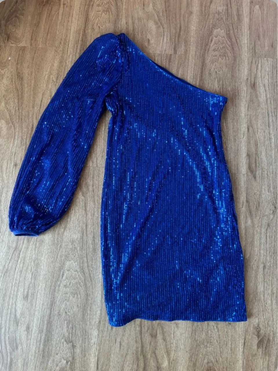 Vestido festa azul com paetês