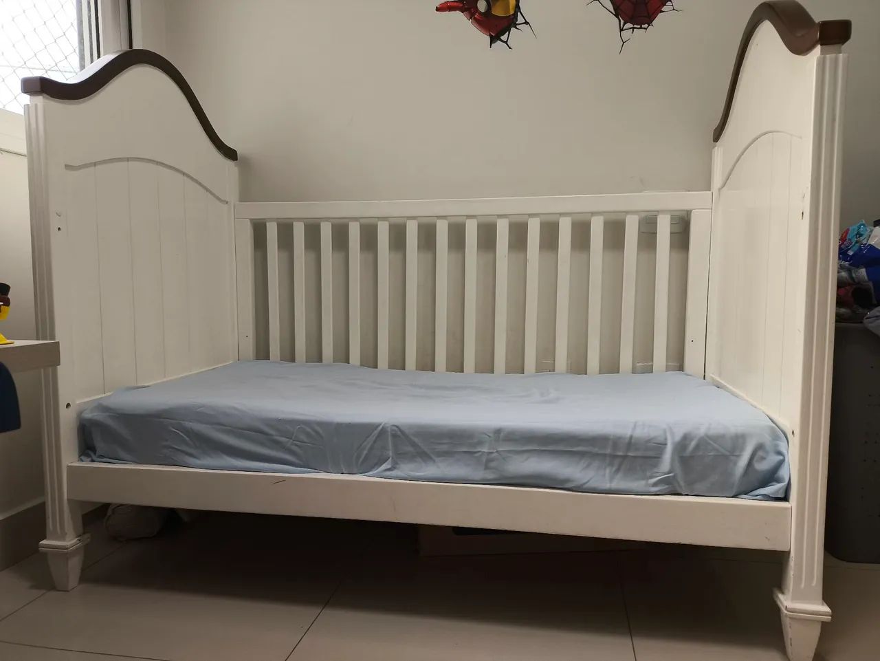 Berço, com grades removíveis, transformando em mini cama. - Foto 4