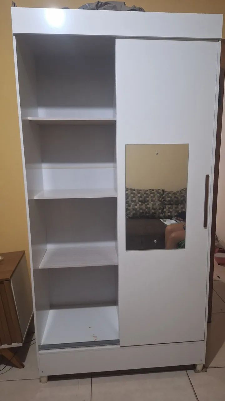Guarda-roupa branco de correr com espelho - Foto 3