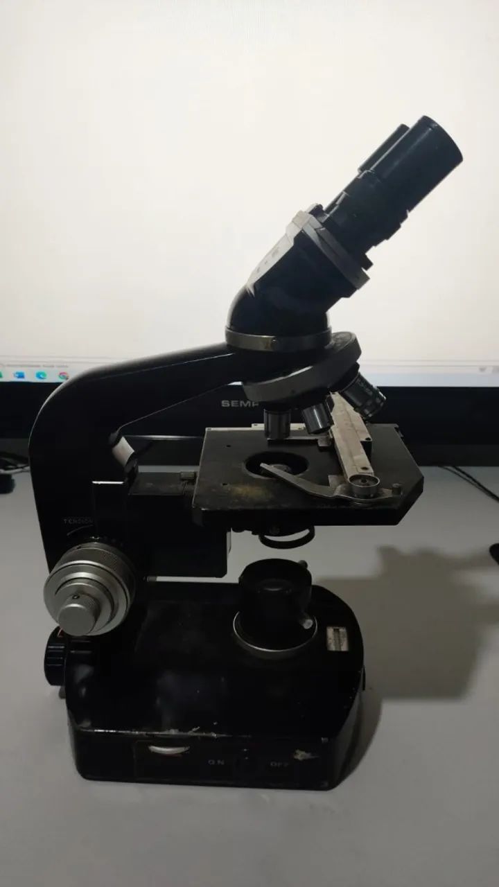 Microscópio64750425966210121