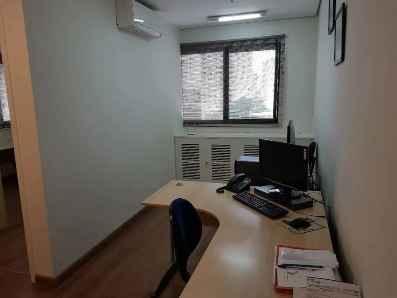 Sala Comercial à venda na Saúde com 34m² 2 banheiros 1 vaga.