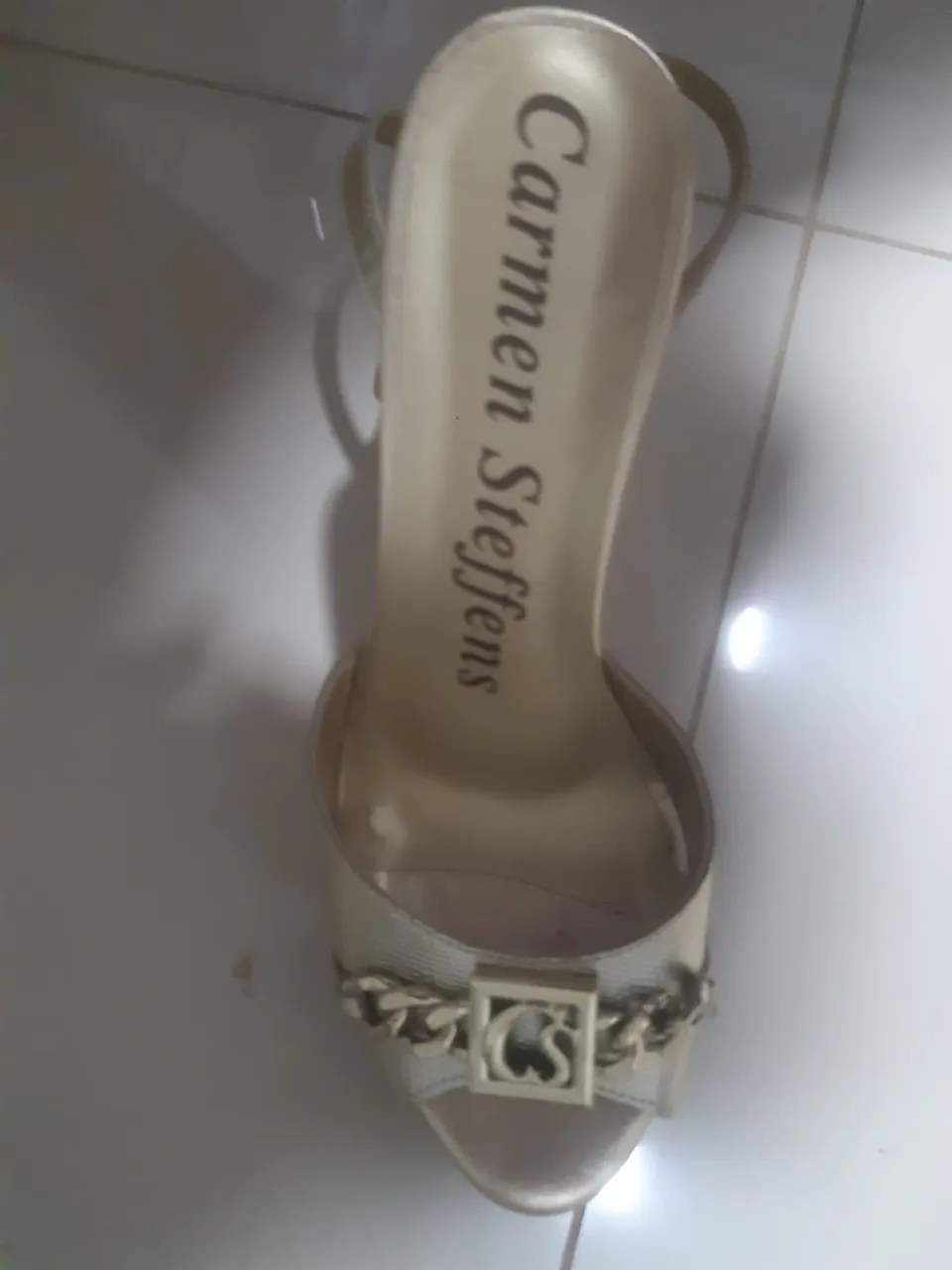 Sandália Carmen Steffens Bege com Detalhes Dourados