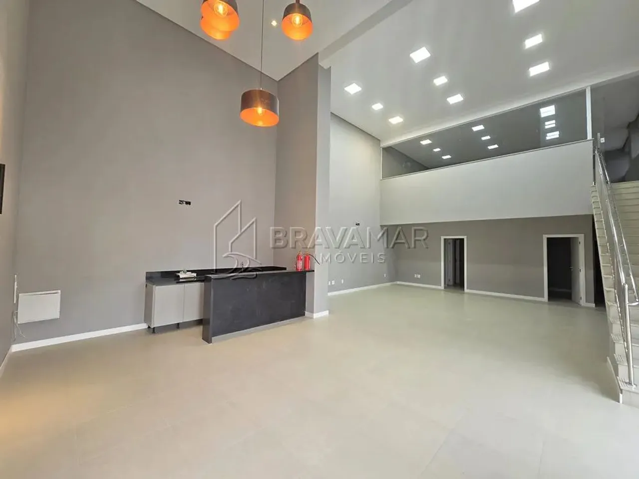 Sala Comercial Disponível para Locação Anual na Praia Brava - Itajaí/SC