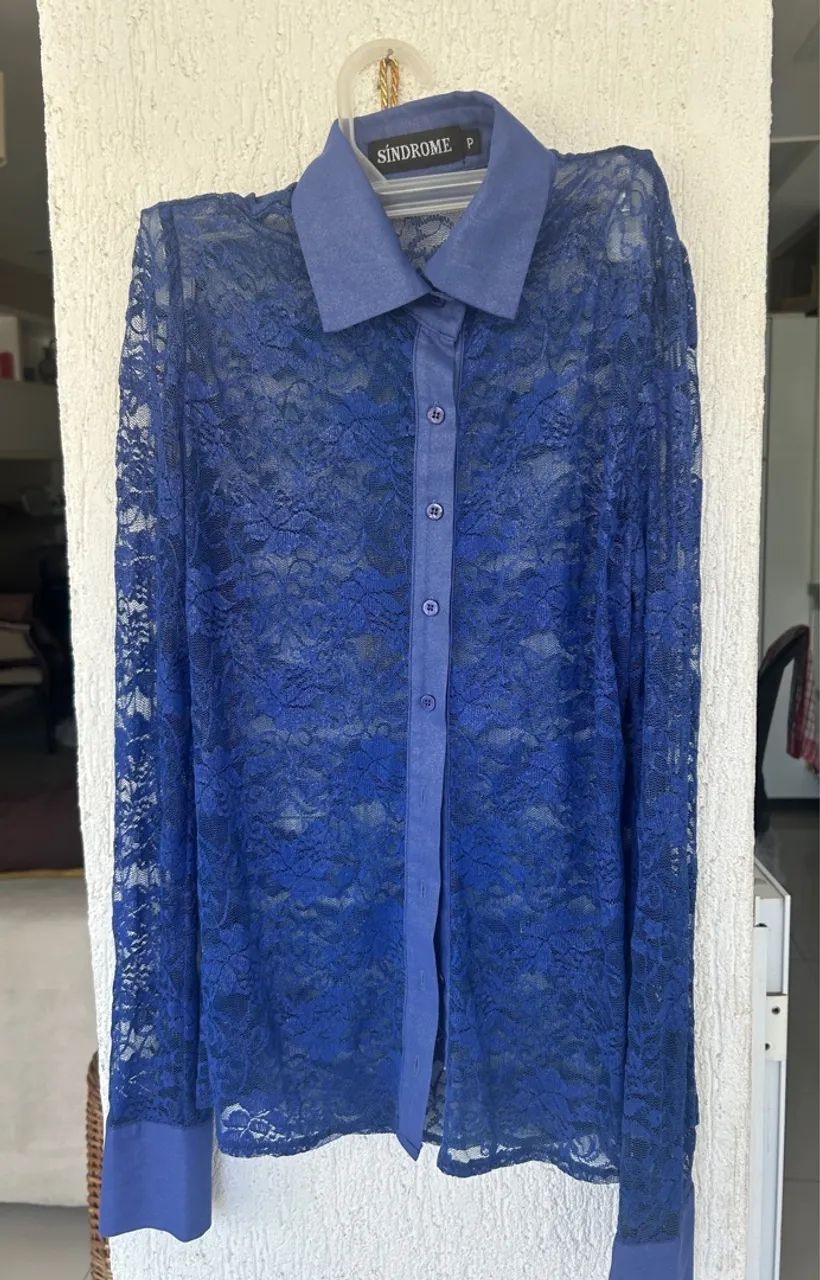 Camisa  de renda e cetim