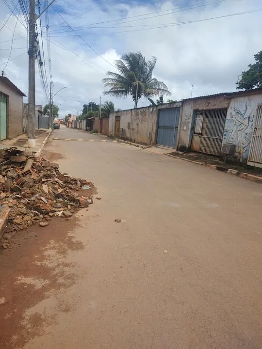 Casa em rua tranquila, próximo a comércios - Foto 2