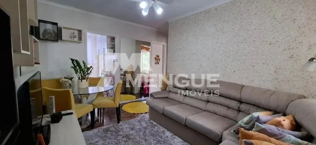 Apartamento com 2 dormitórios e 1 vaga à venda no bairro Humaitá, em Porto Alegre.