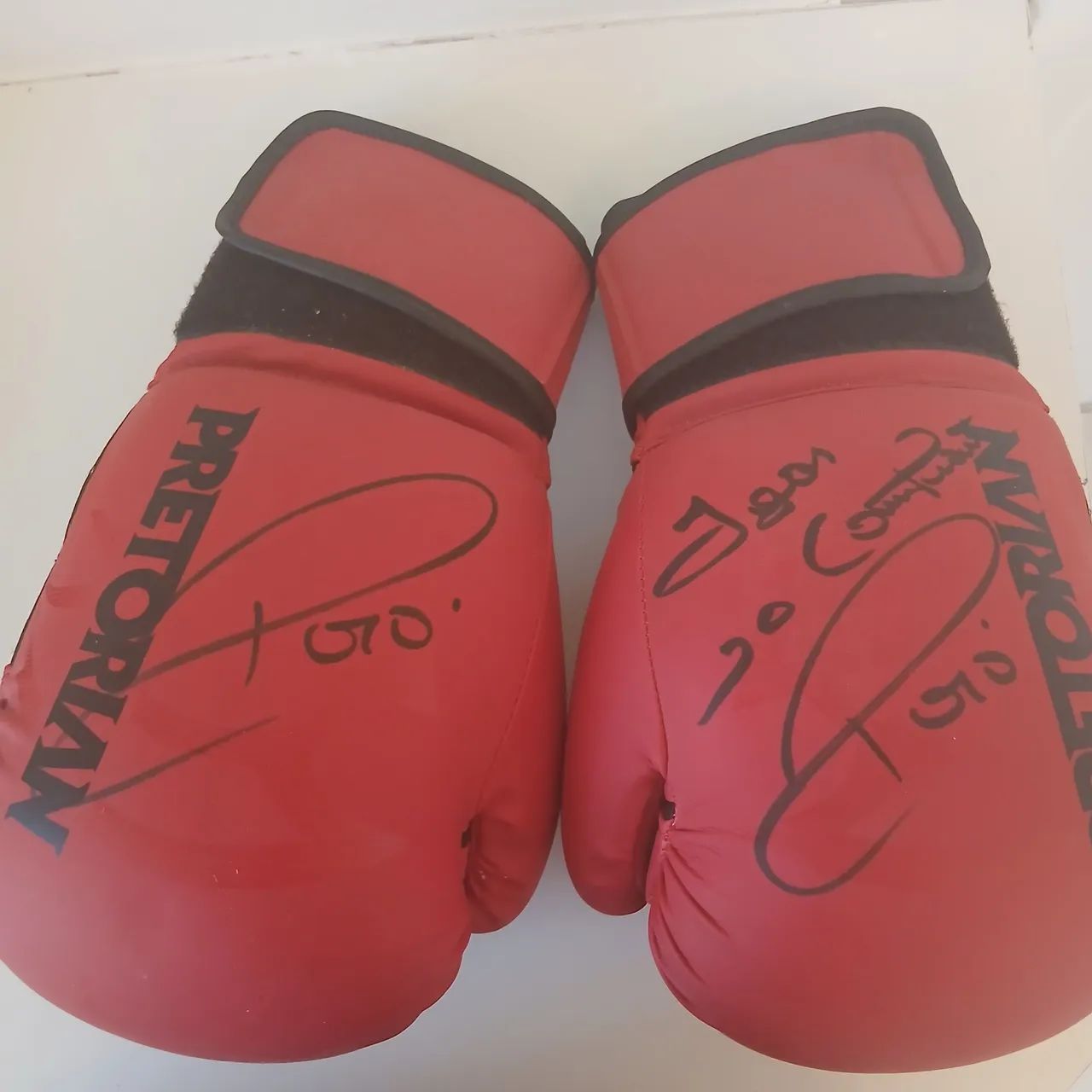 Luva de boxe Autografada pelo lutador Popo Freitas!! + Bandagem Vermelha!! - Foto 2