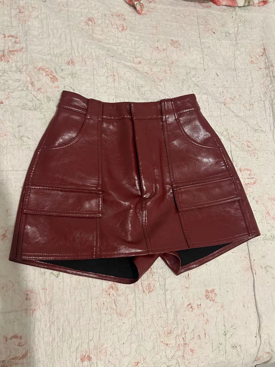 Short saia vermelho couro fake  - Foto 3