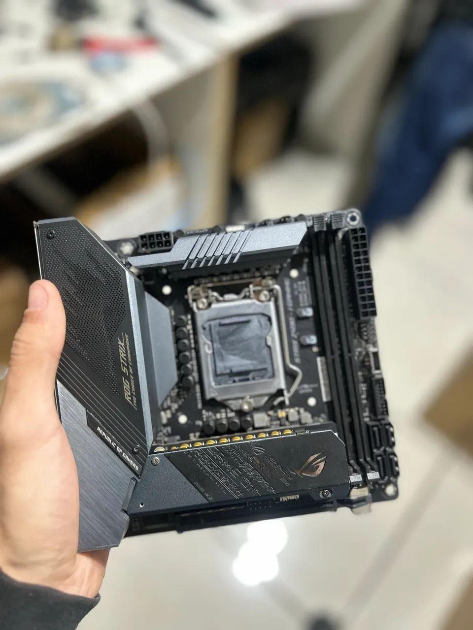 PLACA MÃE Z-490 ROG STRIX ITX - Foto 2