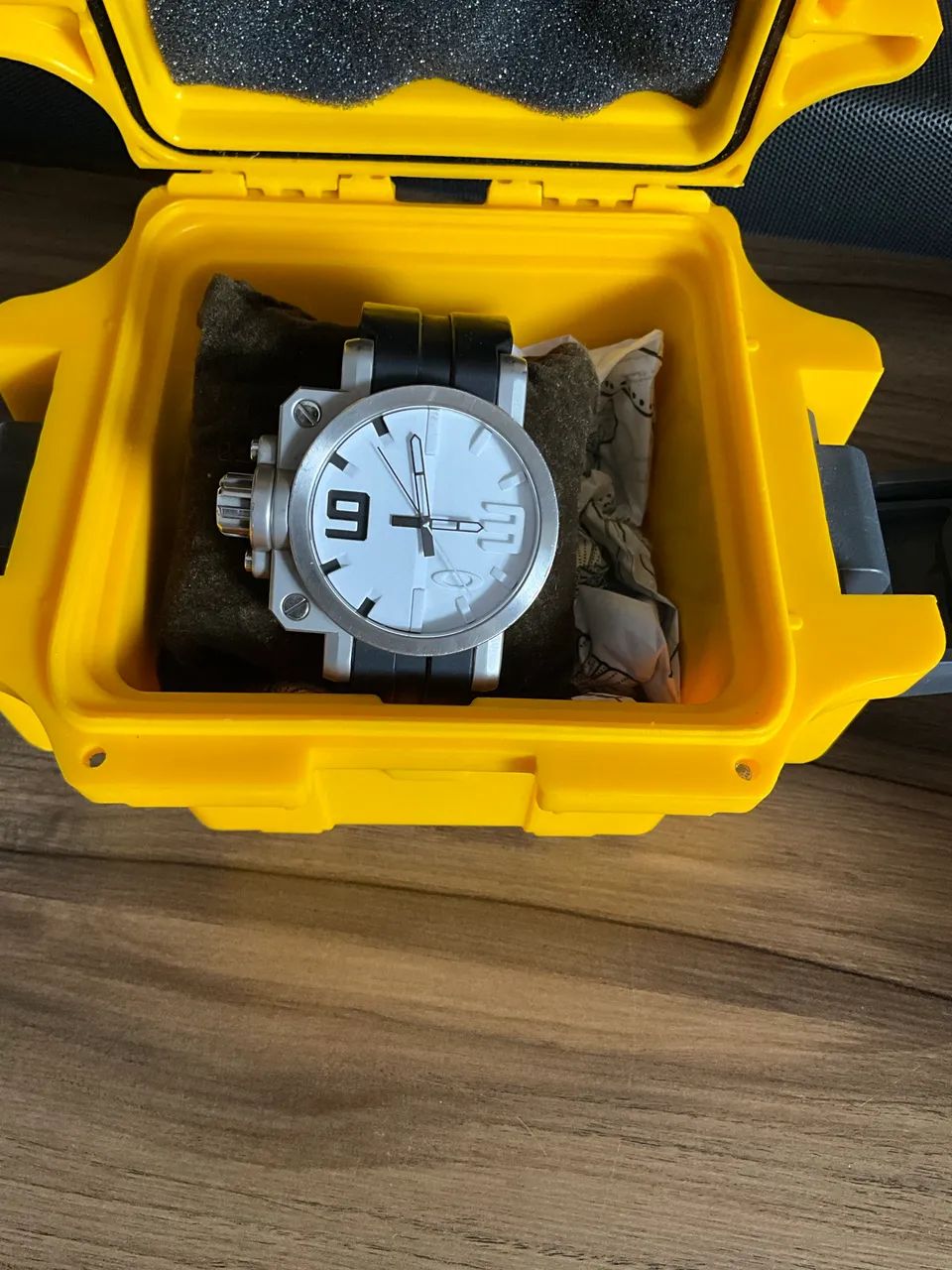 oakley watch gearbox 10-064 white dial gearbox