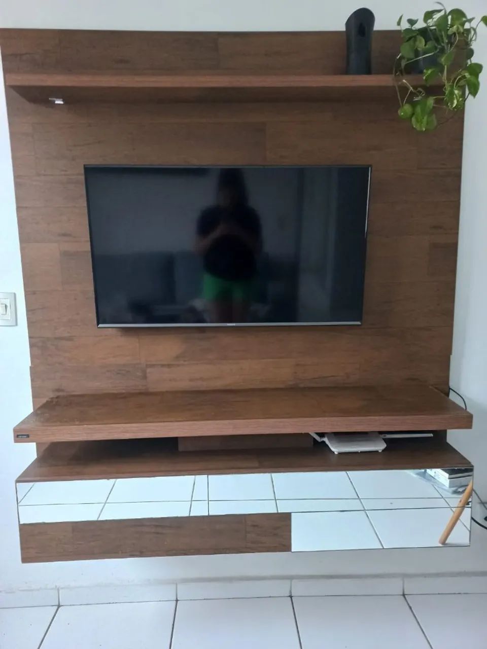 Reck suspenso com painel amadeirado  - Foto 2