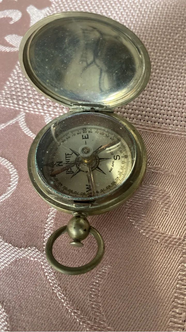 Bússola de bolso antiga