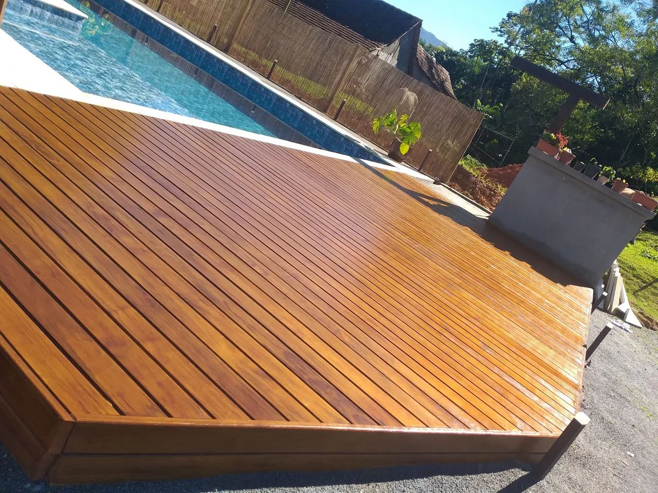 Serviços Madeira, deck, pergolado, portas.