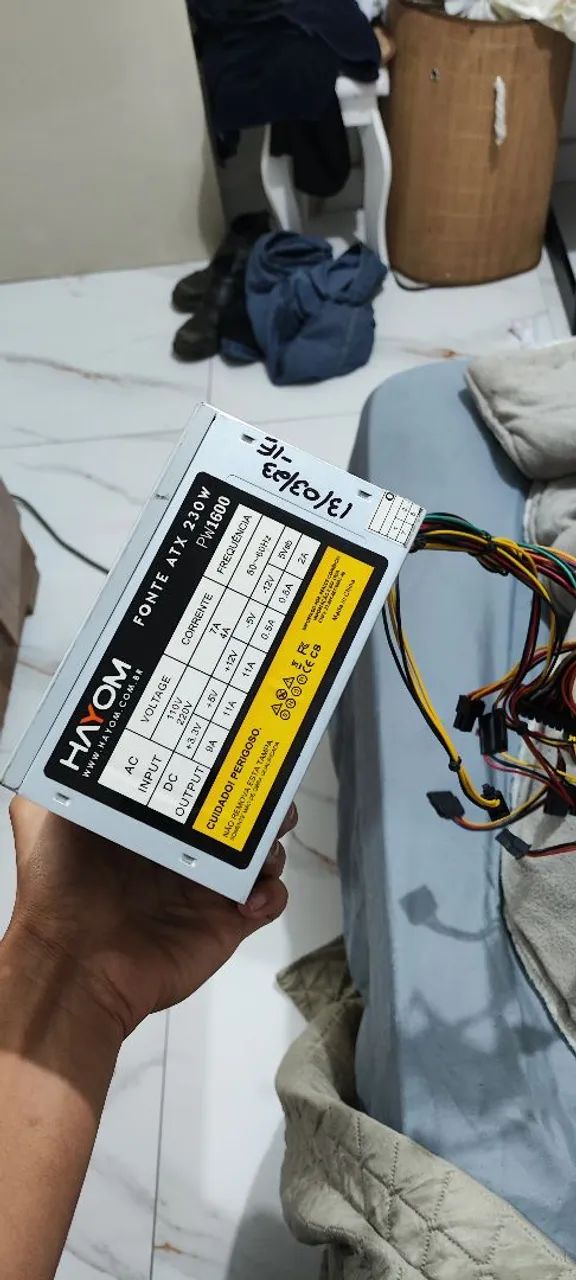 Gabinete com fonte placa e processador 