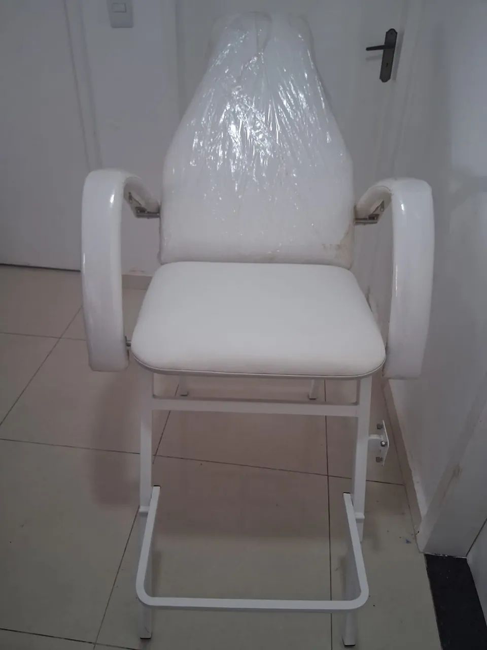 Vendo uma cadeira de estética em perfeito estado.  - Foto 5