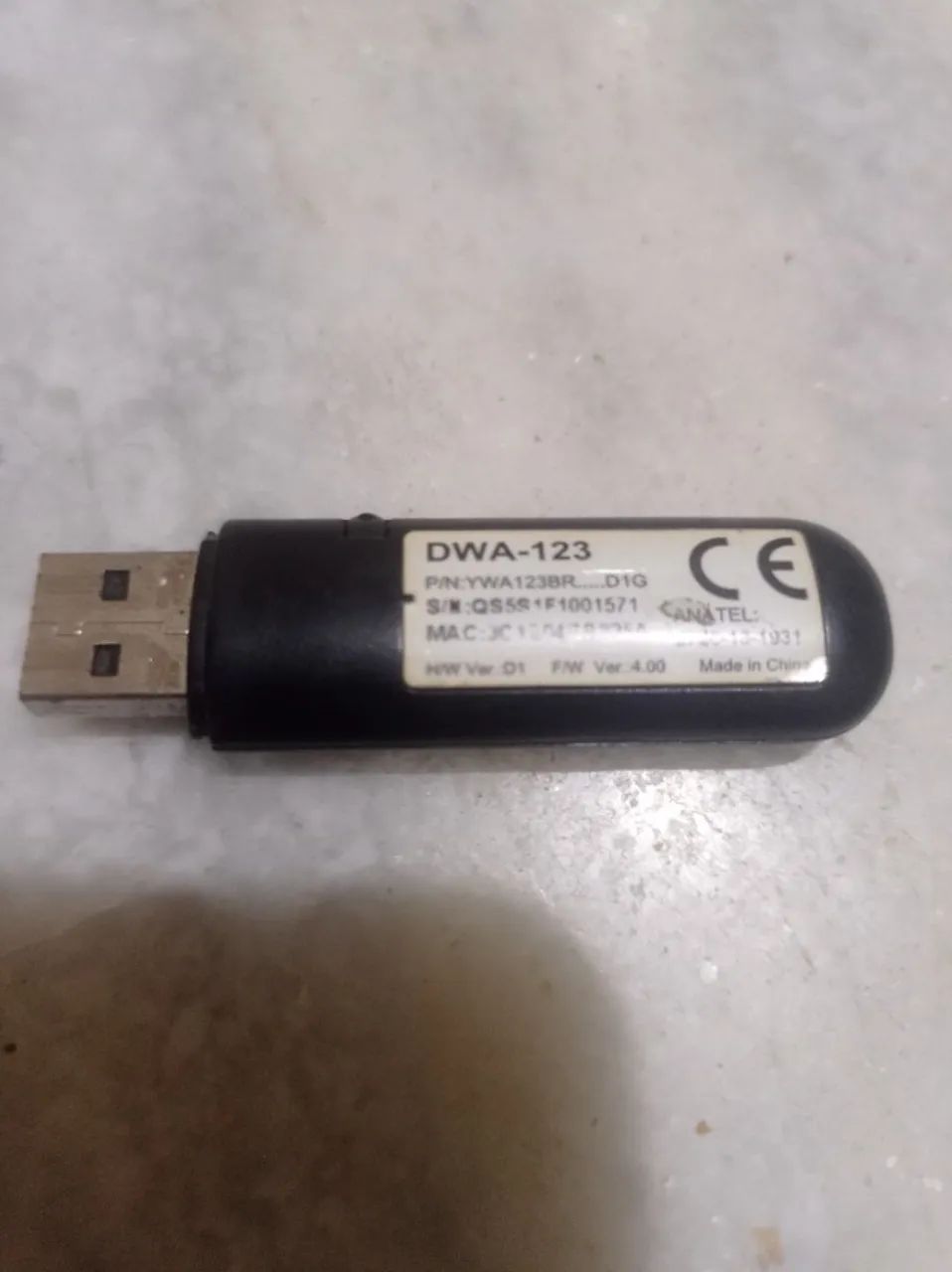 2 adaptadores WIFI, 1 bluetooth