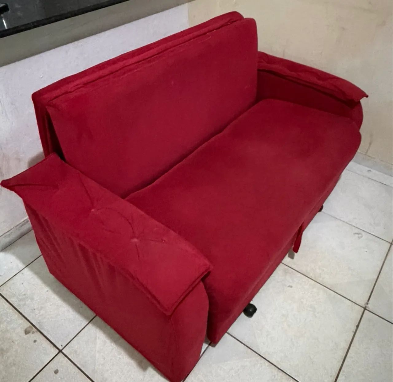 Sofá cama vermelho conservado bastante confortável  - Foto 5