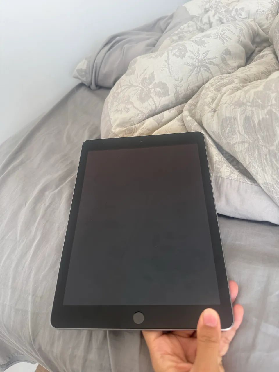 iPad 6ª Geração 128GB Wi-Fi - Cinza Espacial - Foto 2