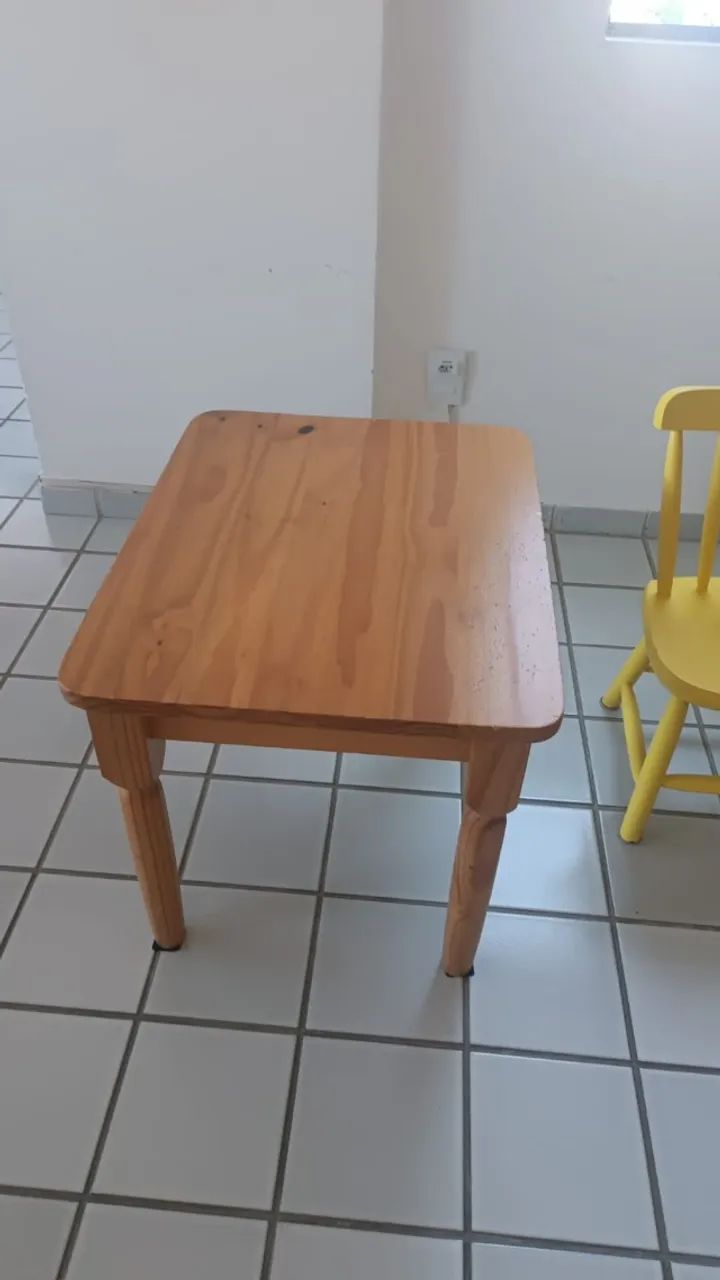 Conjunto Mesa Infantil Madeira 4 Cadeiras Usado - Foto 4