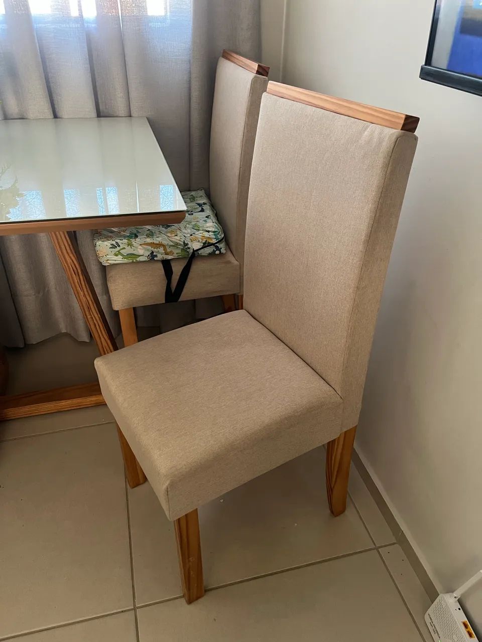 Mesa com tampo de vidro 4 cadeiras  - Foto 3