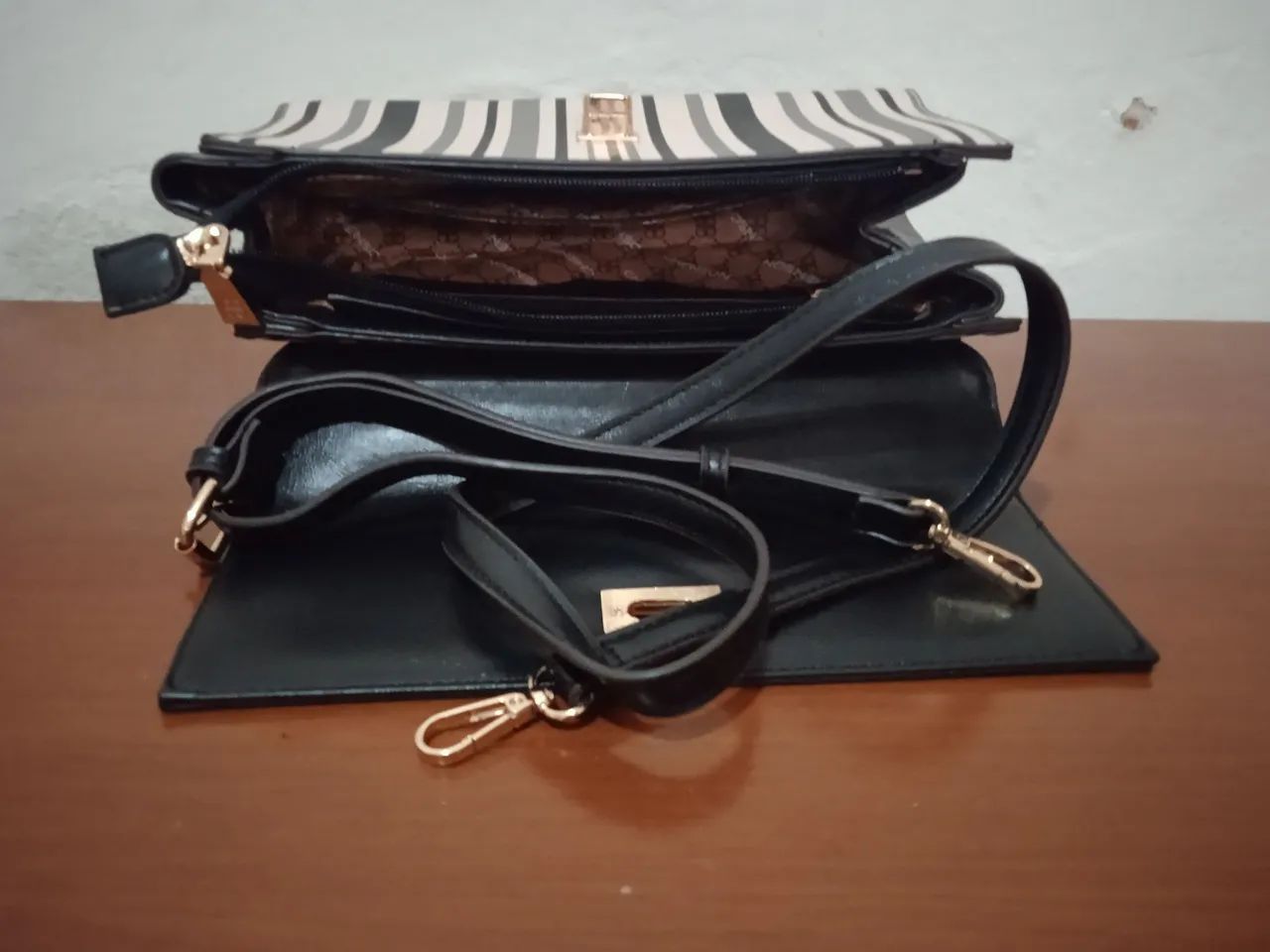 Linda bolsa chenson de ombro e mãos. - Foto 2