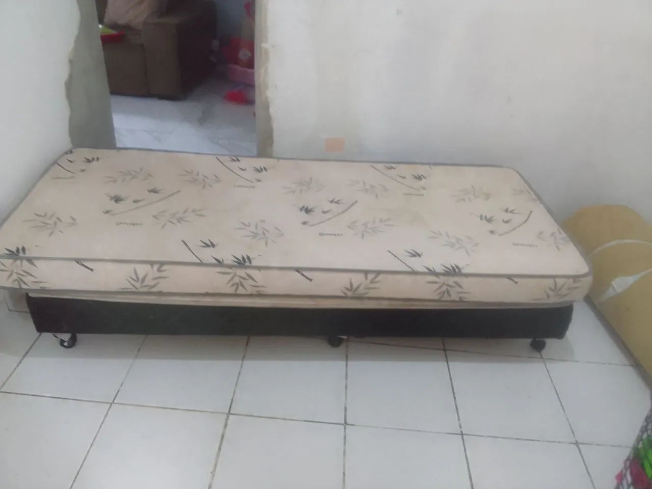 Vendo cama com colchão
