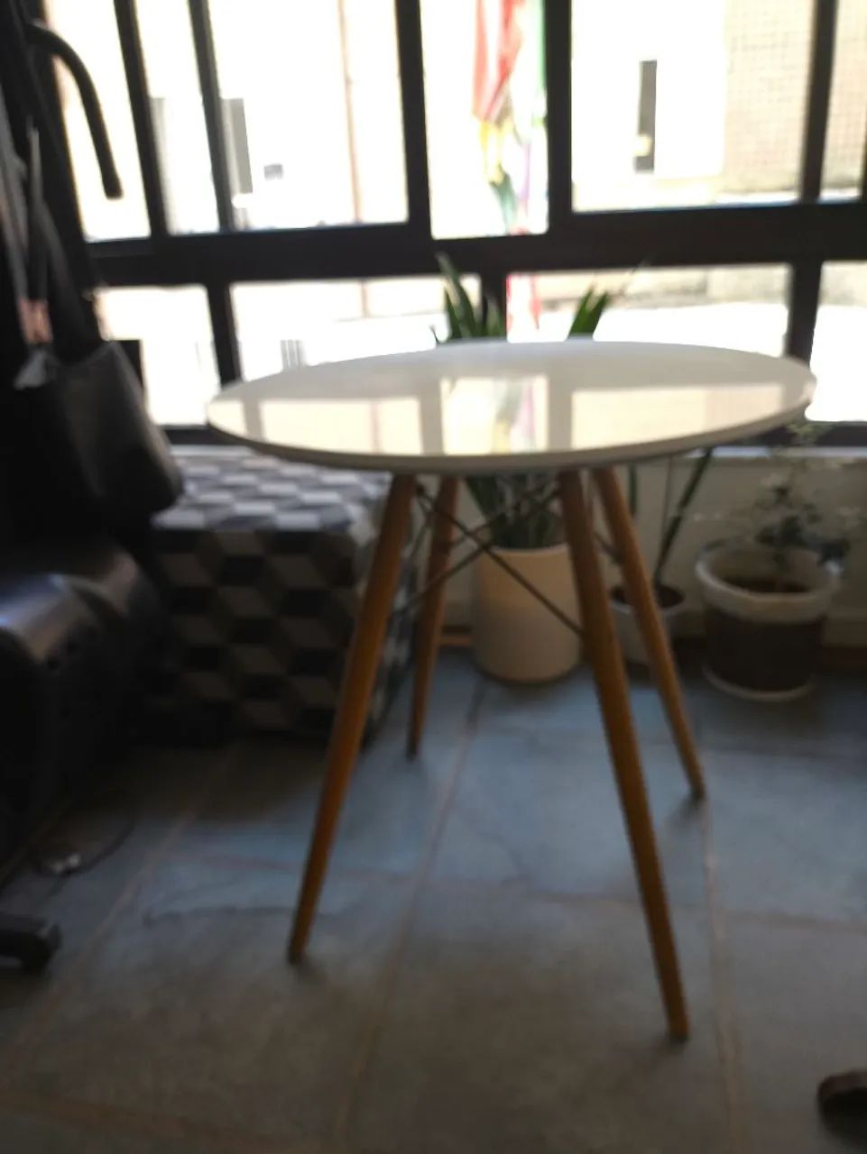 Mesa Charles Eames branca com pés em madeira - Foto 2