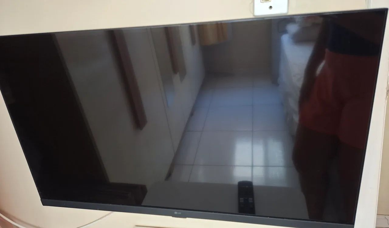 Vendo TV LG, um suporte articulado e antena - TVs - Pernambués Vendo TV LG, um suporte articulado e antena - TVs - Pernambués