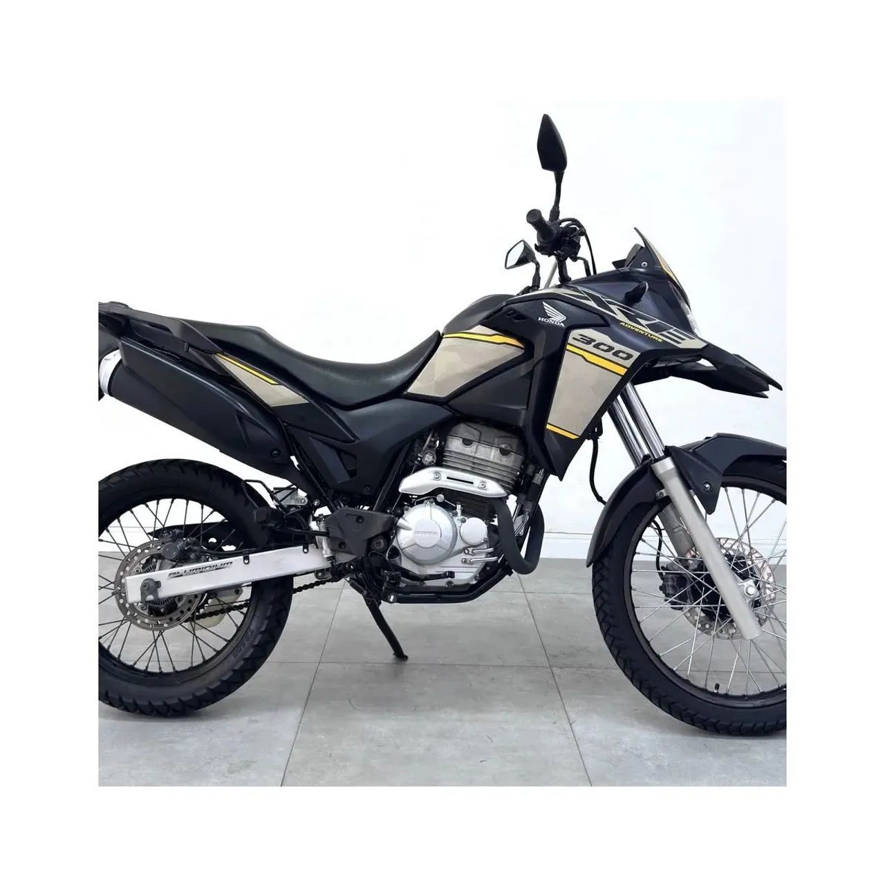 XRE 300 abs 2023