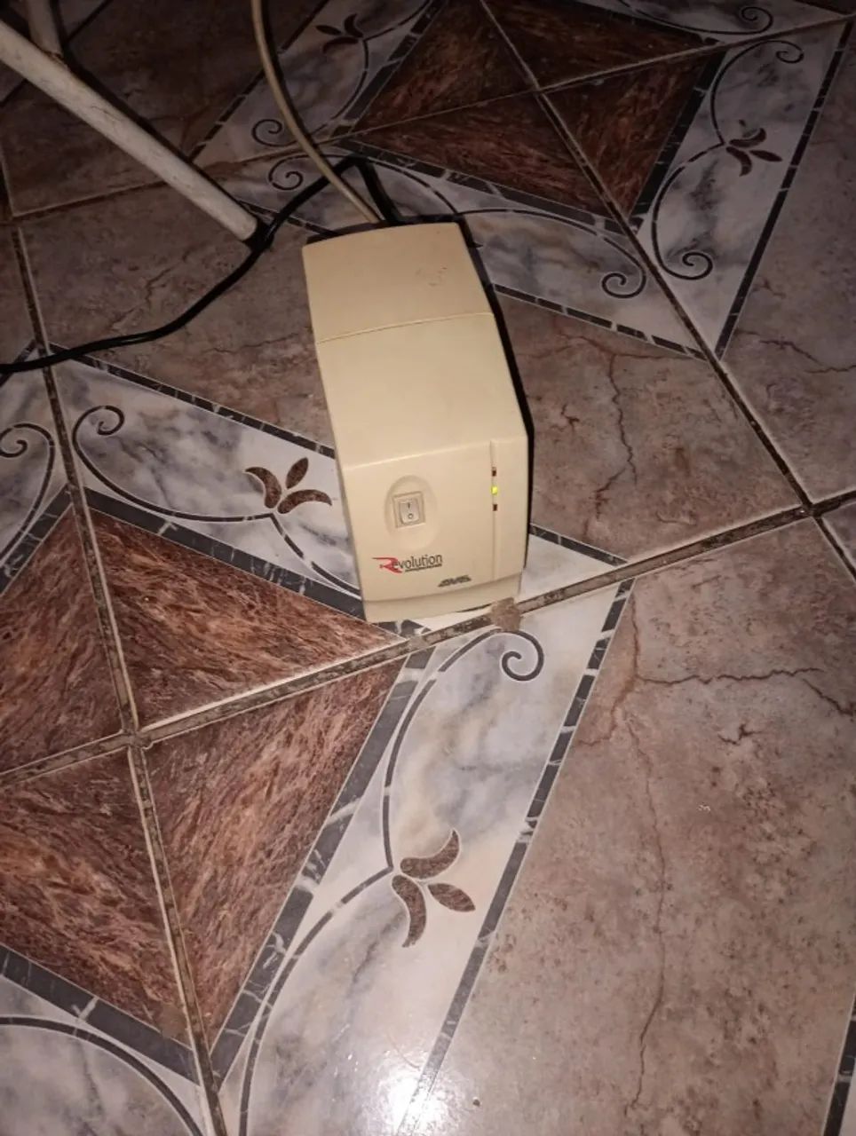 2 CPU precisa de manutenção - 1 Monitor TV 20 Polegadas esta perfeito e estabilizador e 1 - Foto 4