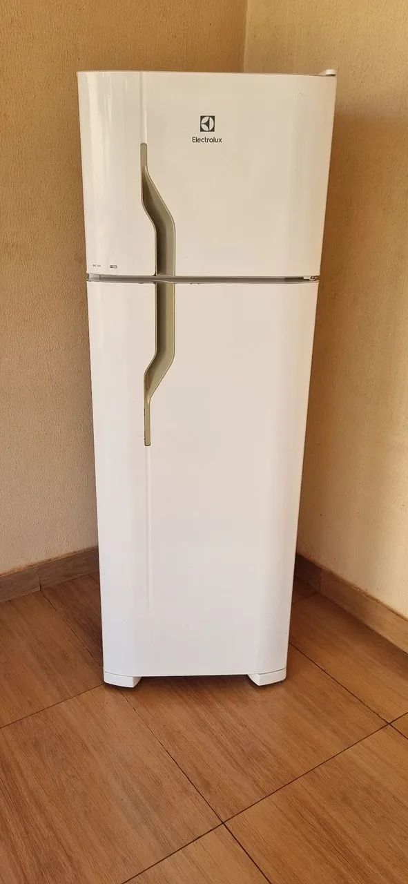 Vendo Geladeira Eletrolux 
